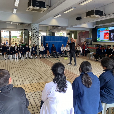 Chinese Cultural Performance: Juggling Show for Non-Chinese Speaking Students